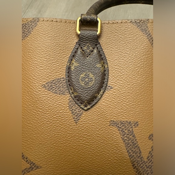 LV On the Go MM Reverse Monogram - Picture 2 of 10